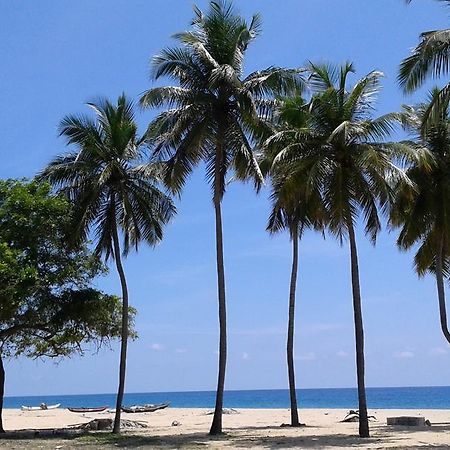 Naaval Beach Villa & Rooms Batticaloa Bilik gambar