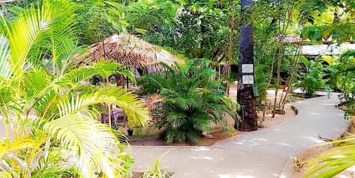 Naaval Beach Villa & Rooms Batticaloa Luaran gambar