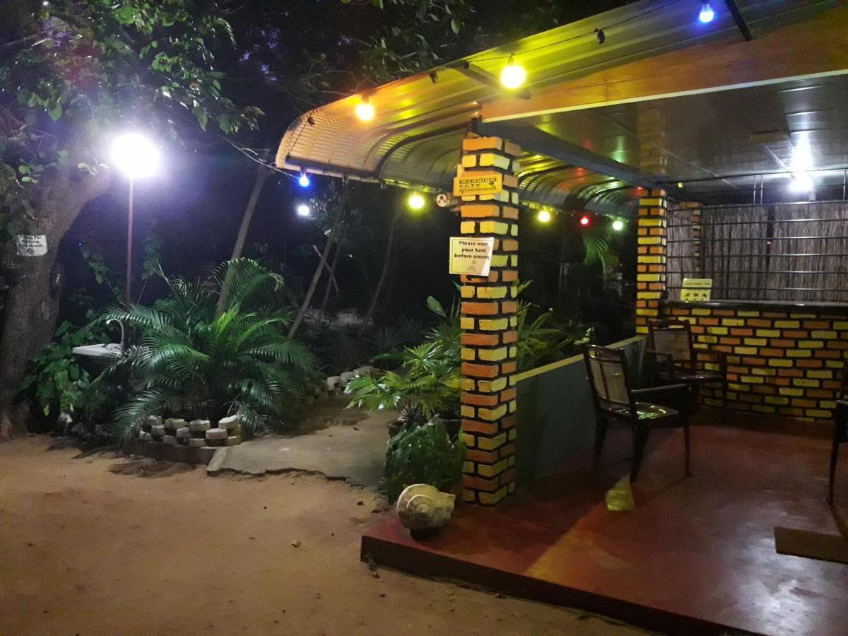 Naaval Beach Villa & Rooms Batticaloa Luaran gambar