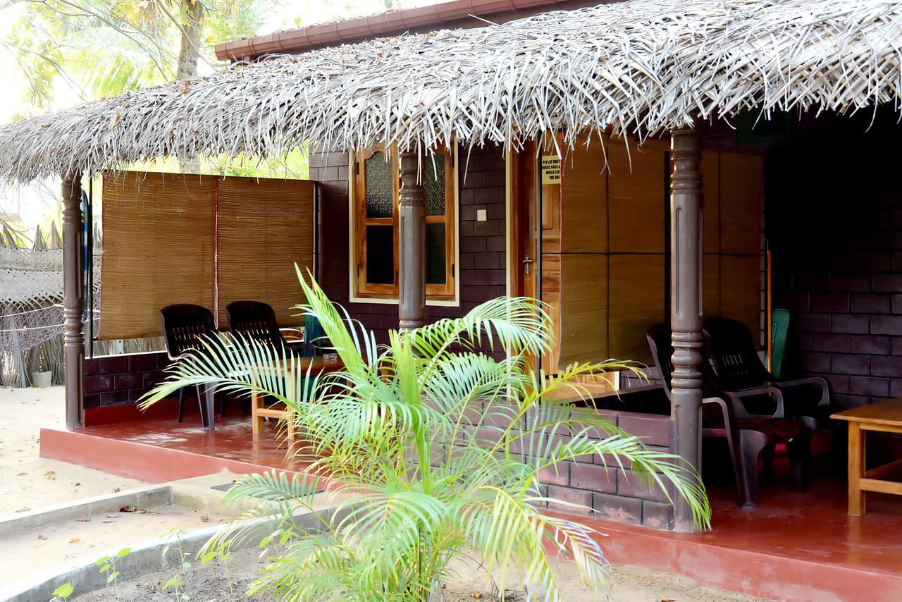 Naaval Beach Villa & Rooms Batticaloa Luaran gambar