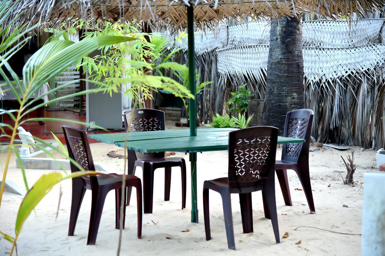 Naaval Beach Villa & Rooms Batticaloa Luaran gambar
