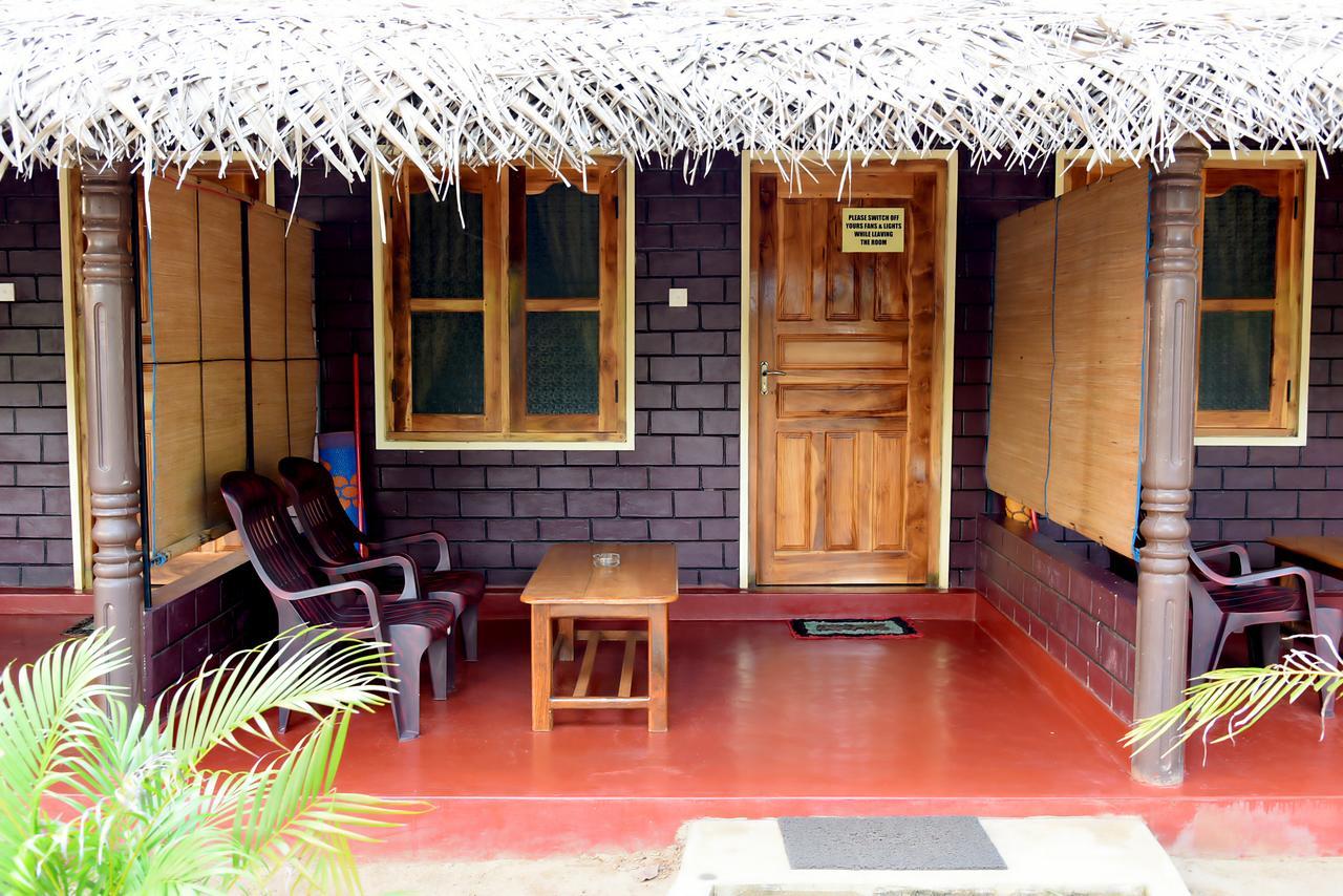 Naaval Beach Villa & Rooms Batticaloa Luaran gambar