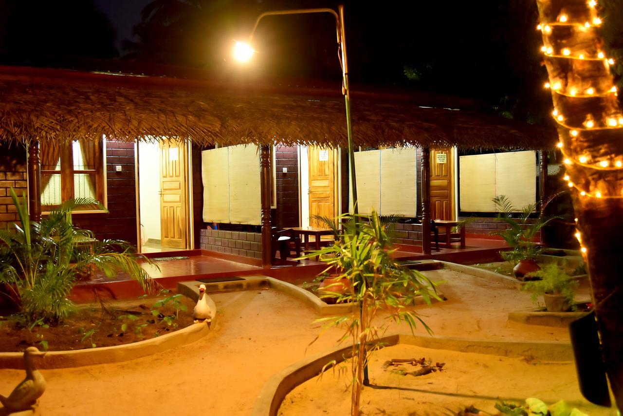 Naaval Beach Villa & Rooms Batticaloa Luaran gambar