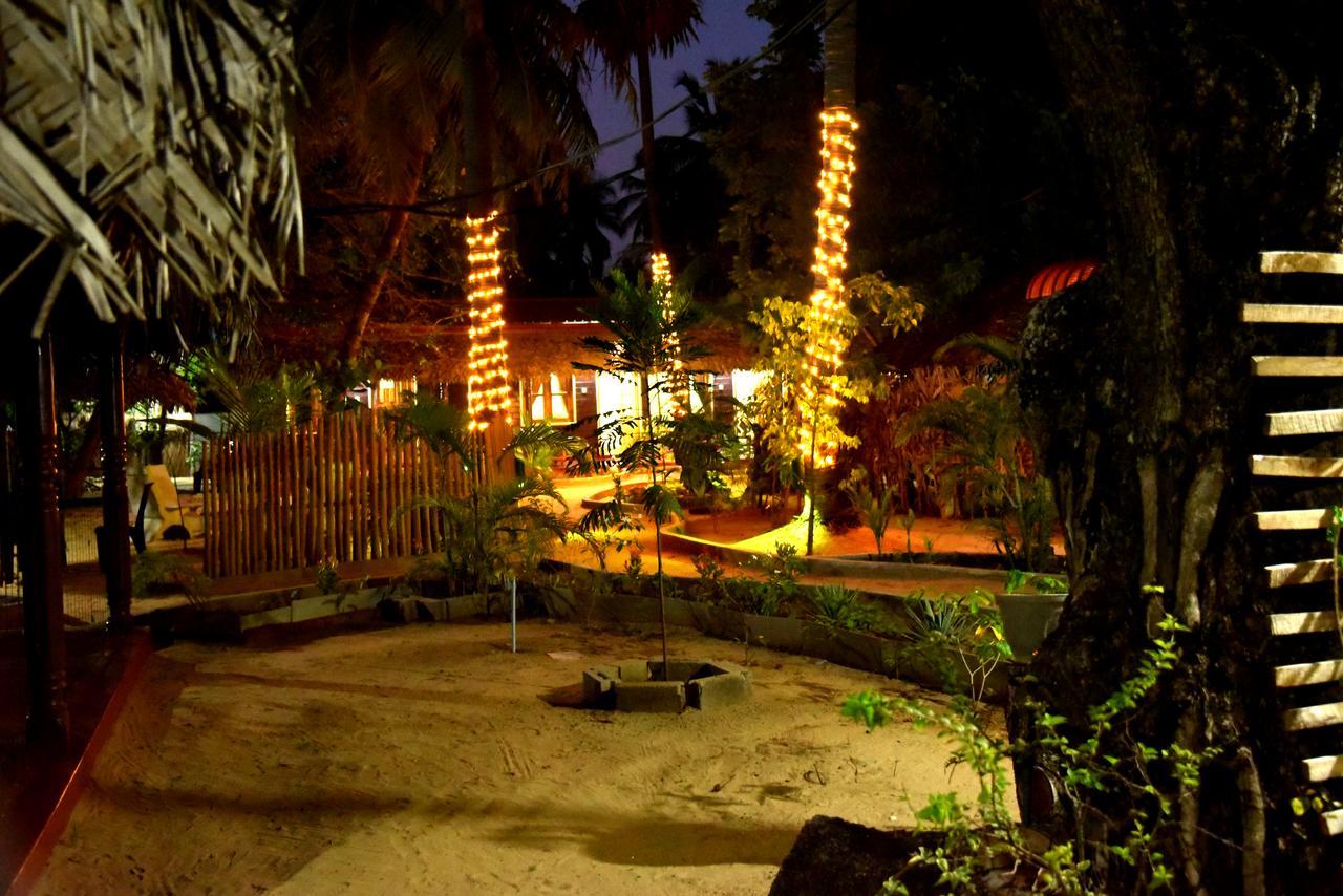 Naaval Beach Villa & Rooms Batticaloa Luaran gambar