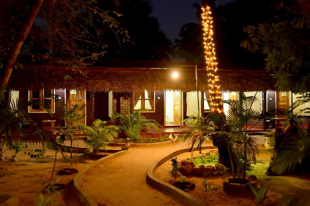 Naaval Beach Villa & Rooms Batticaloa Luaran gambar