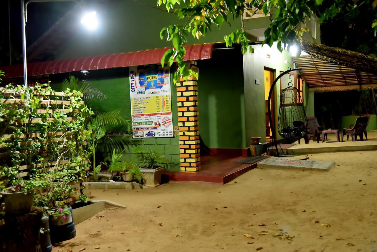 Naaval Beach Villa & Rooms Batticaloa Luaran gambar