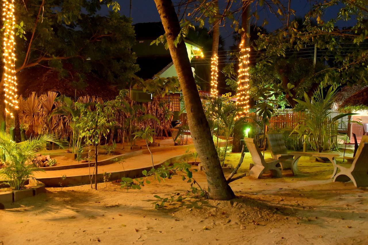 Naaval Beach Villa & Rooms Batticaloa Luaran gambar